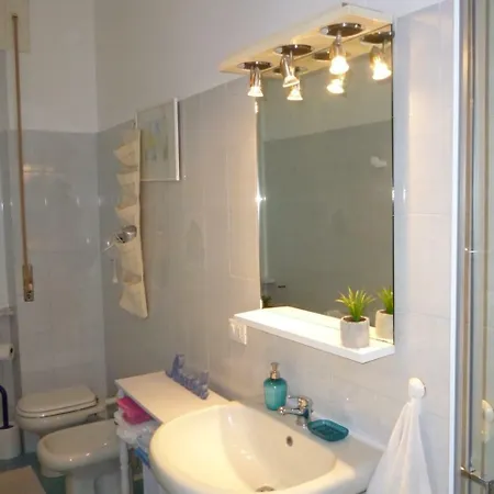 Bilocale Imperatrice 度假居 圣雷默